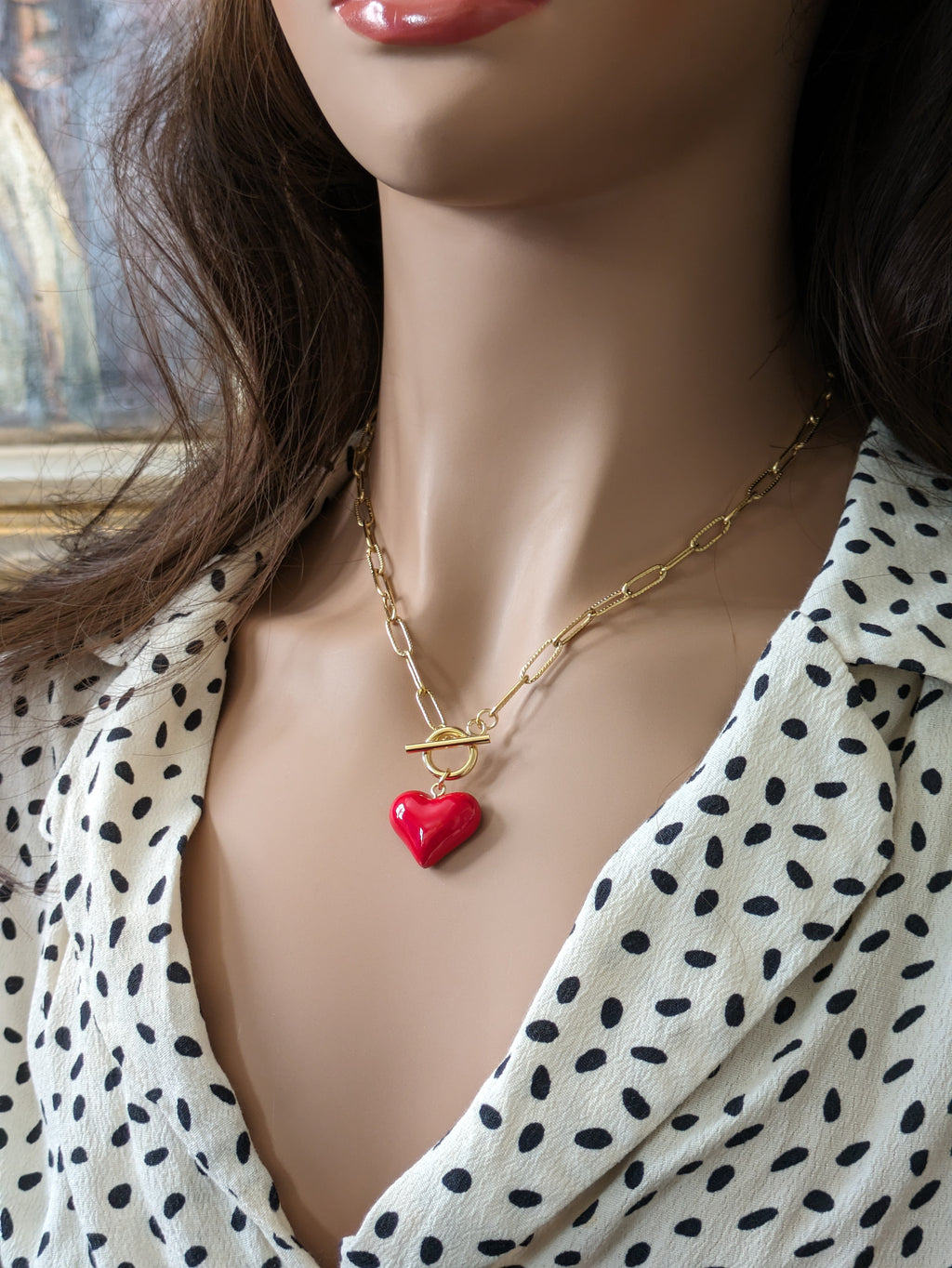 Collier cœur rouge.