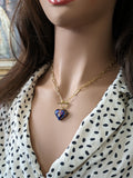 Collier cœur bleu saphir.