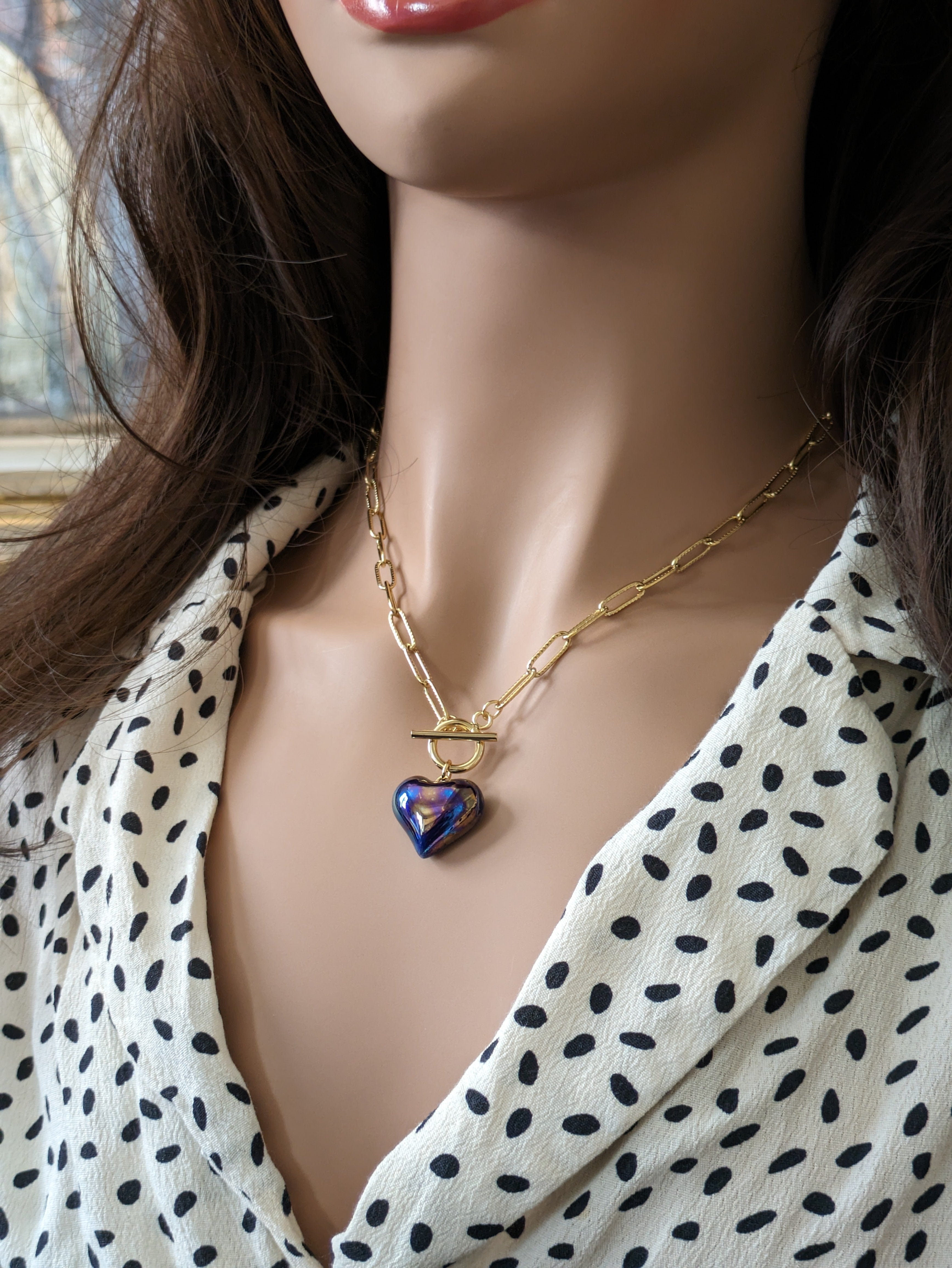 Collier cœur bleu saphir.