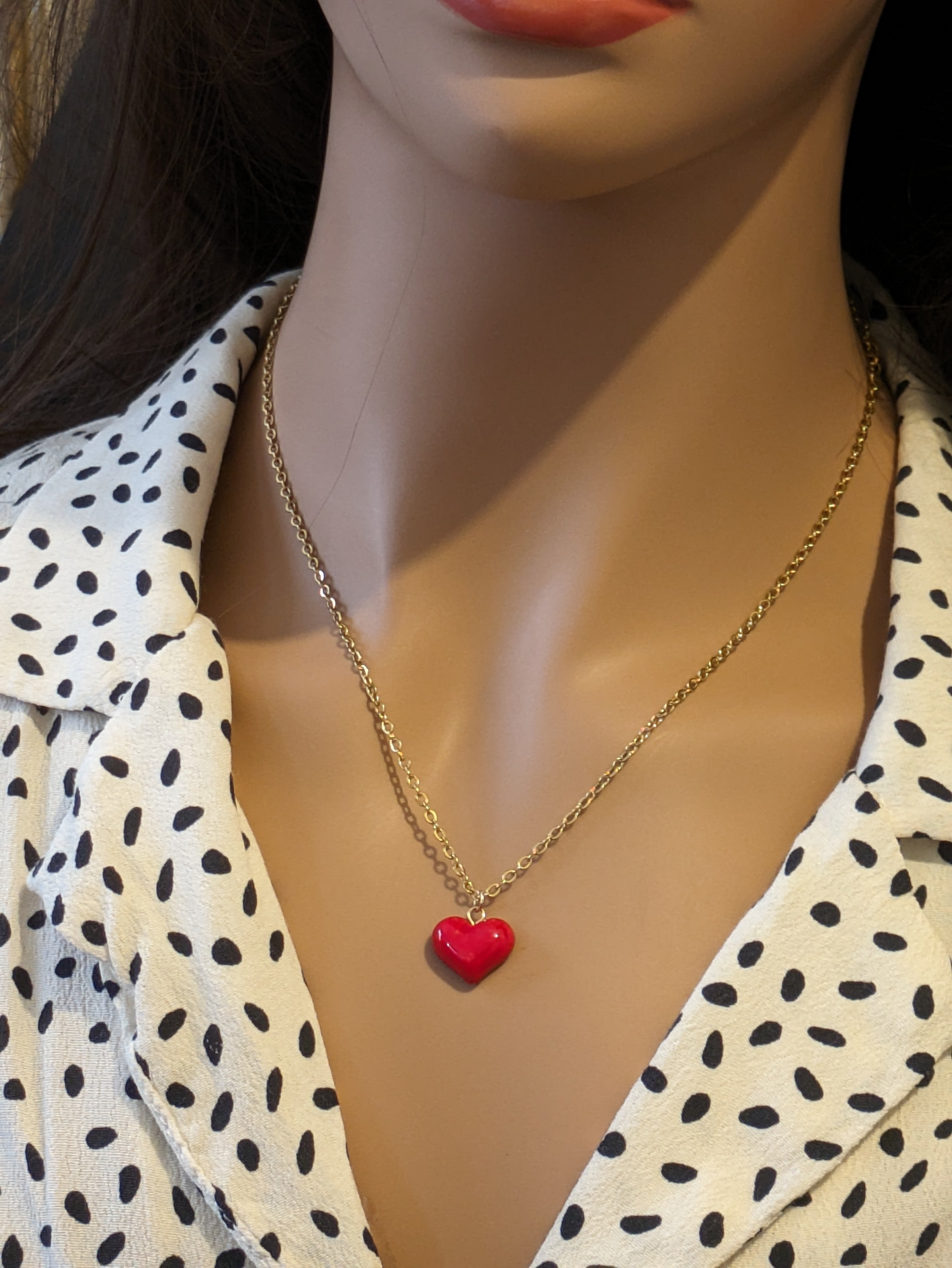 Collier petit cœur rouge sur chaîne