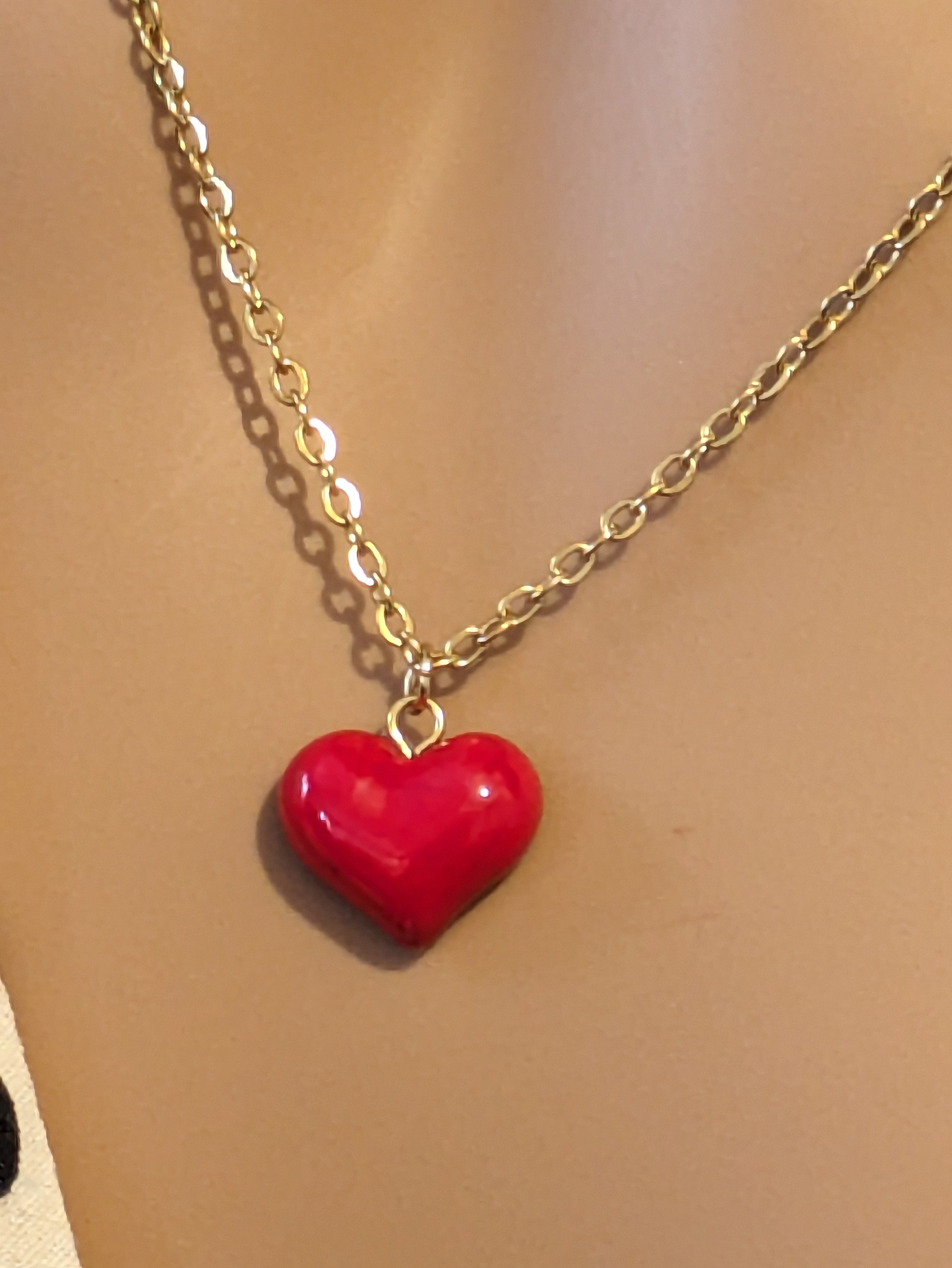 Collier petit cœur rouge sur chaîne